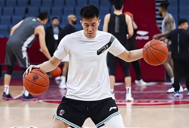 麟、胡明轩复出周琦对手受伤！CBA快讯郭艾伦眼部痊愈张镇(图3)